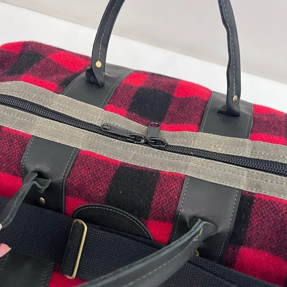 FROST RIVER IMOUT DUFFLE BAG CARRY ON - RED PLAID 39 L